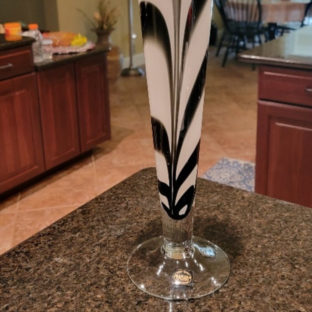 MAKORA PostModern Feathered Art Glass Vase
